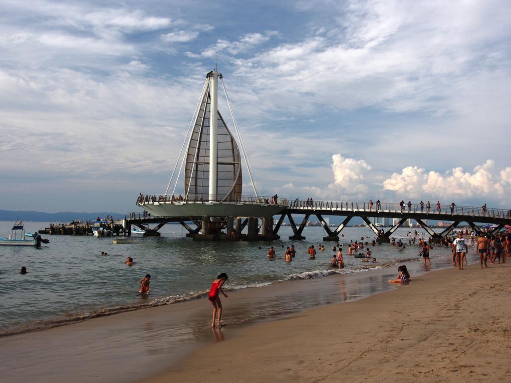 Emperador Vallarta Beachfront Hotel And Suites Puerto Vallarta Exteriör bild